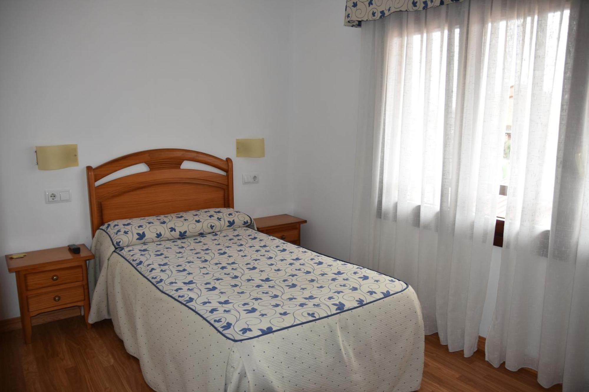 Aparthotel Tres Caminos El Grado Kültér fotó