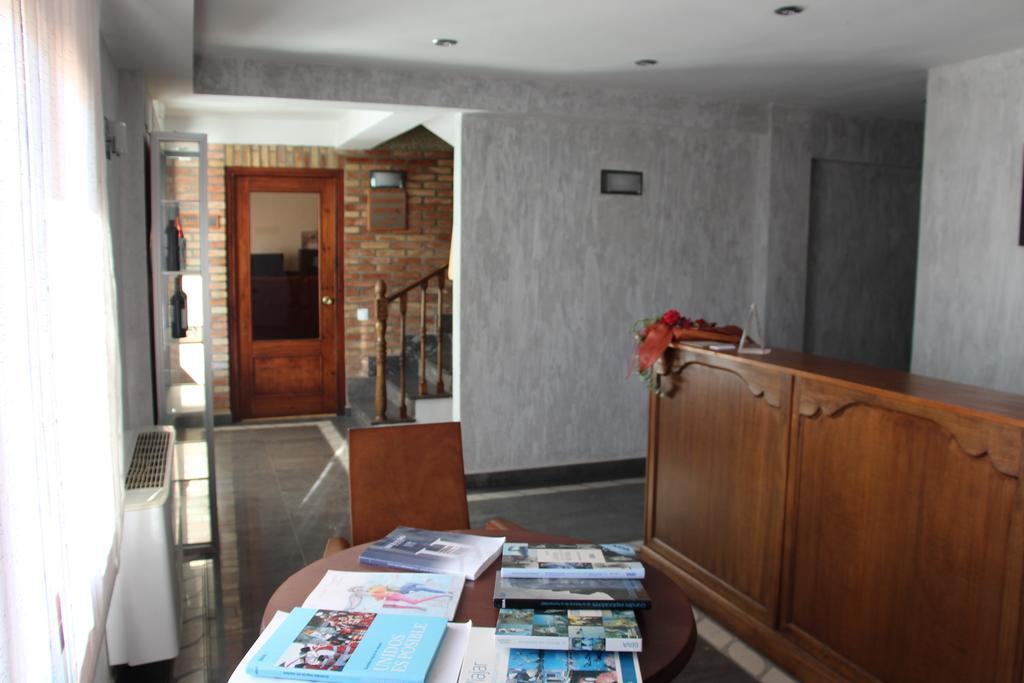 Aparthotel Tres Caminos El Grado Kültér fotó