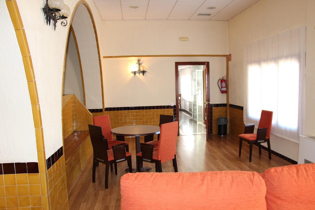 Aparthotel Tres Caminos El Grado Kültér fotó