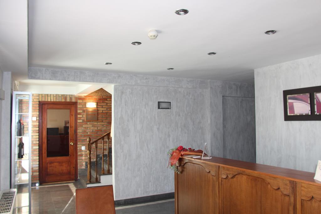 Aparthotel Tres Caminos El Grado Kültér fotó