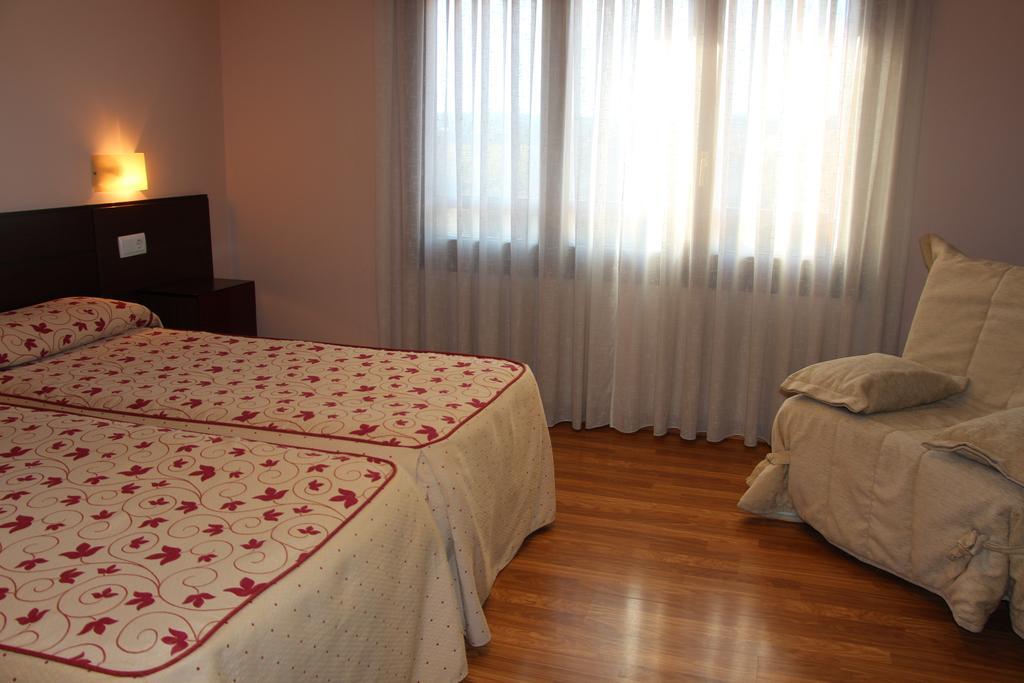 Aparthotel Tres Caminos El Grado Kültér fotó
