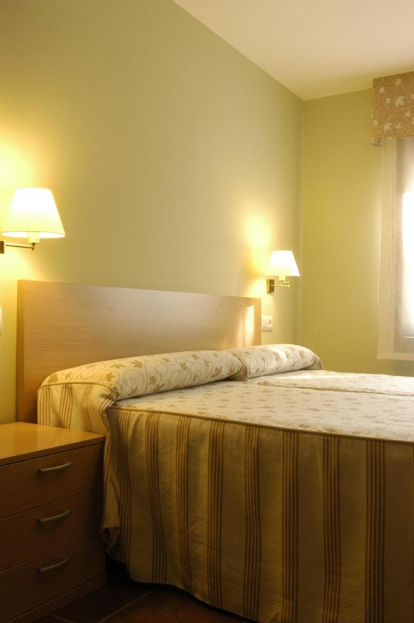 Aparthotel Tres Caminos El Grado Kültér fotó